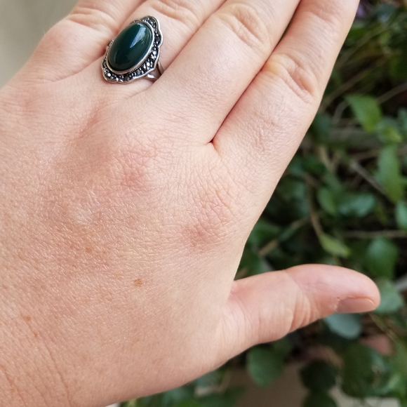 Beautiful vintage green stone ring!!! - Picture 3 of 6